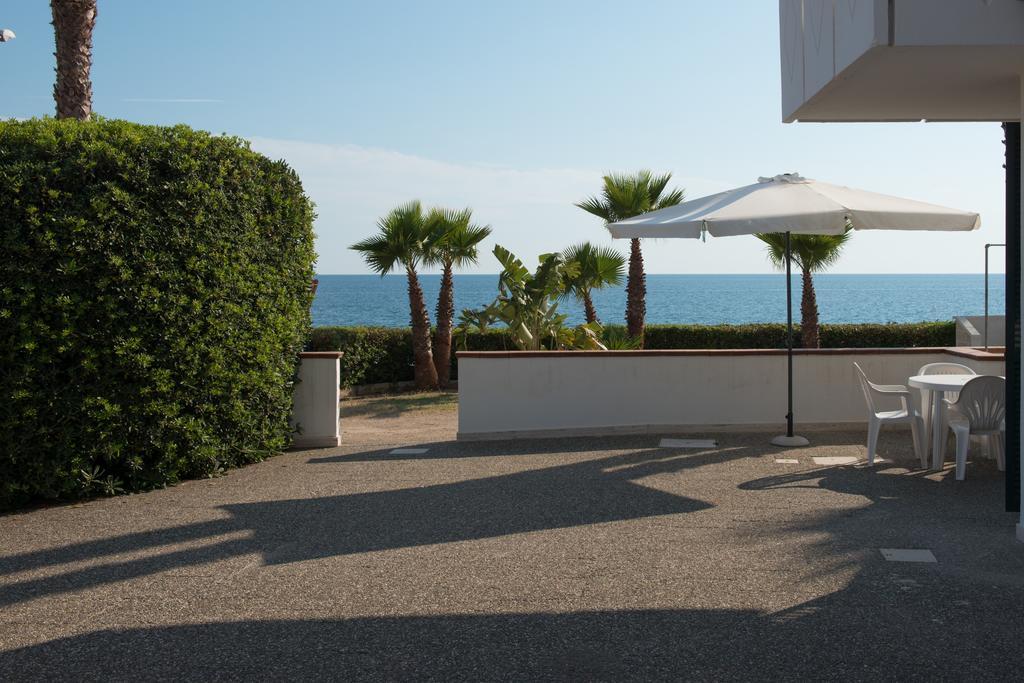 Blu Side Hotel & Residence Torre San Giovanni Ugento Esterno foto